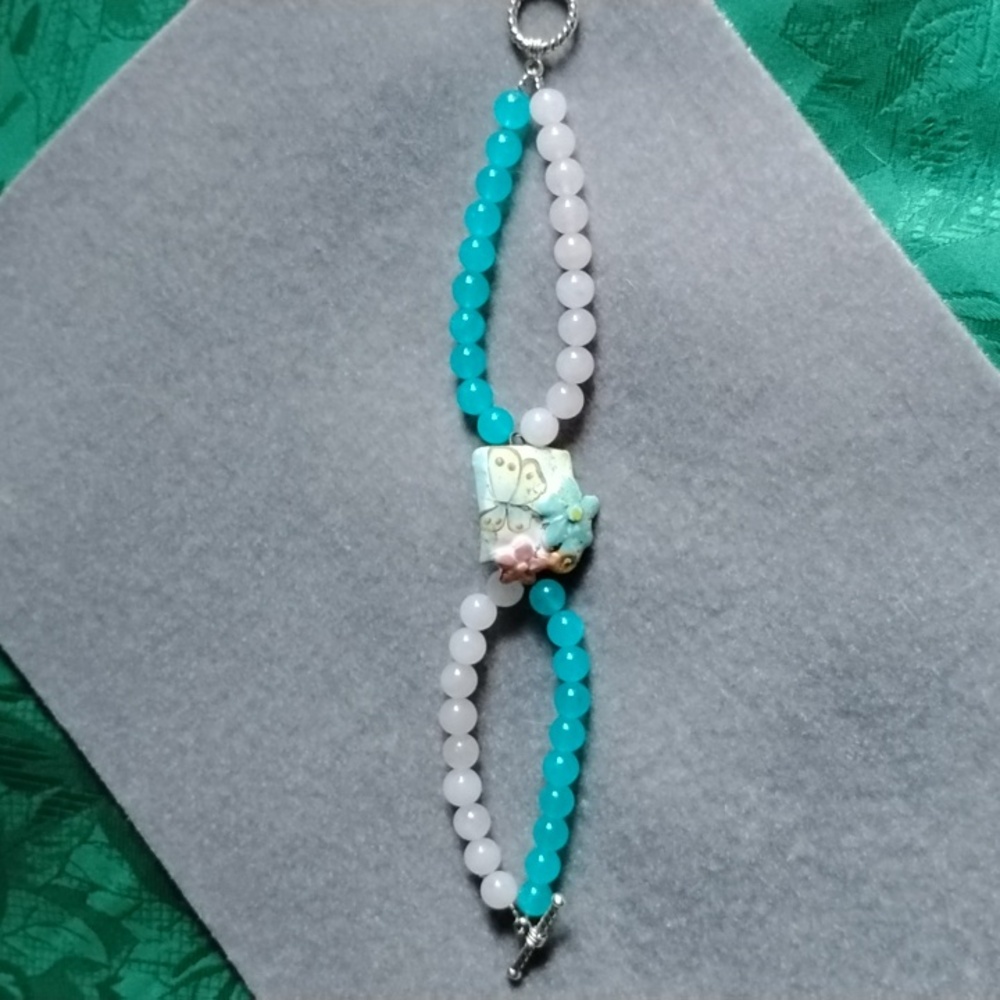 🩷Hand Crafted Butterfly/Floral Charm Beaded Bracelet🩷 - Picture 2 of 6